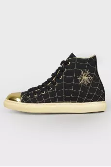 Sneakers with a golden toe with a tag