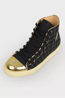 Sneakers with a golden toe with a tag