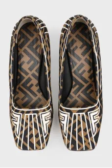 Shoes with a print with a tag