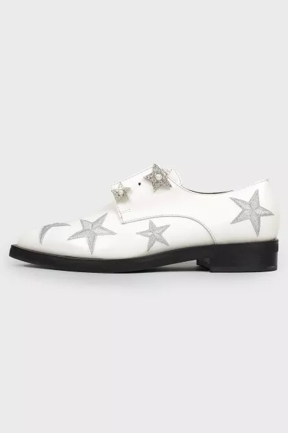 Shoes with embroidery stars with a tag