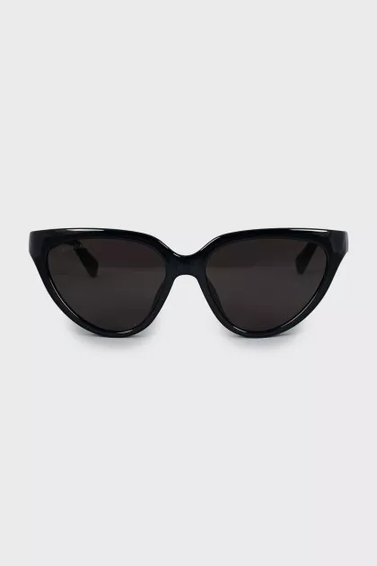 Black tinted sunglasses