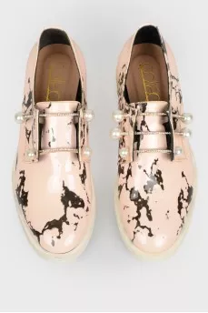 Pearl shoes with a tag