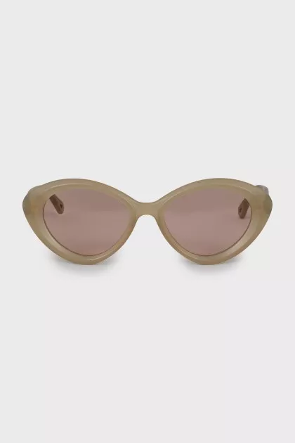 Sunglasses with pink lenses