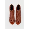 Boar boots with tag