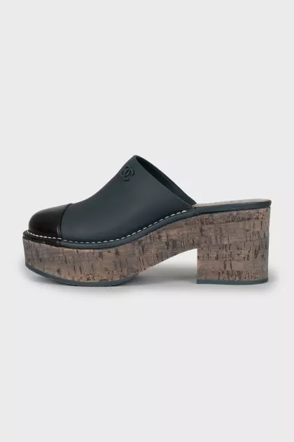 Leather clogs with heels