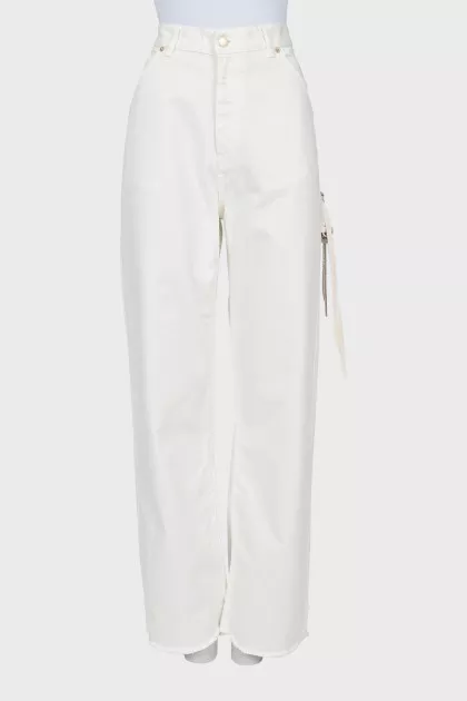 White jeans decorated with a rhinestone cord