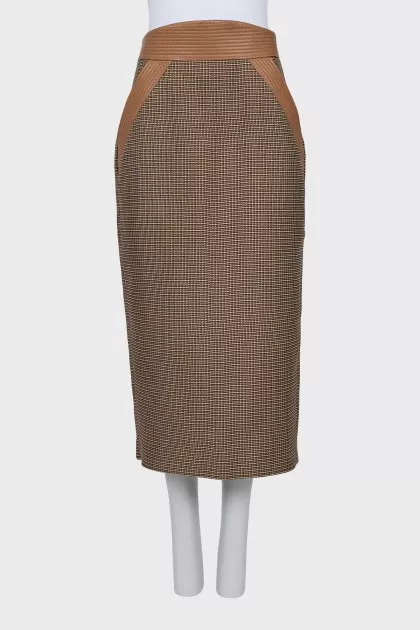 Straight cut skirt with a slit at the back
