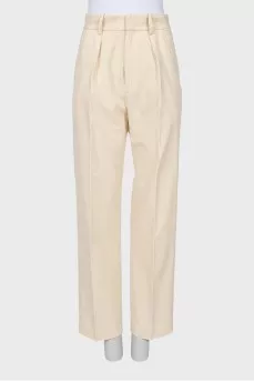 Straight trousers with creases and pockets