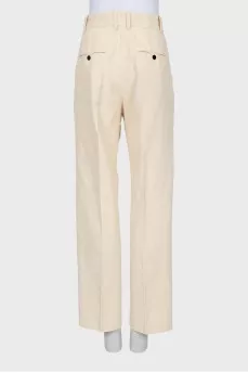 Straight trousers with creases and pockets