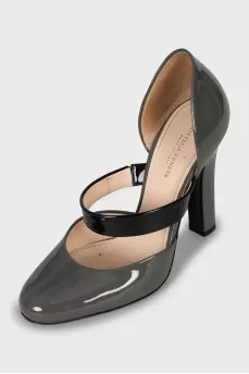 Patent leather shoes in grey