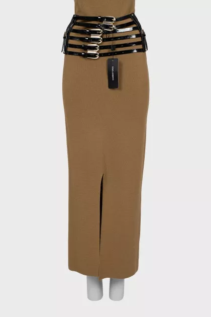 Patent leather belt with tag