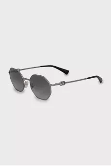 Sunglasses with detachable chain