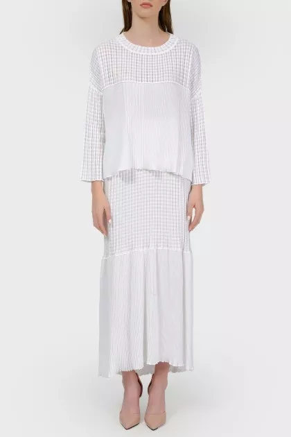 Knitwear jumper with tag