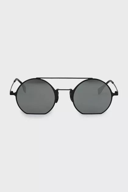 Round sunglasses with thin frames