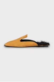 Suede mules with fur