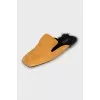 Suede mules with fur