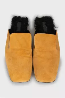 Suede mules with fur