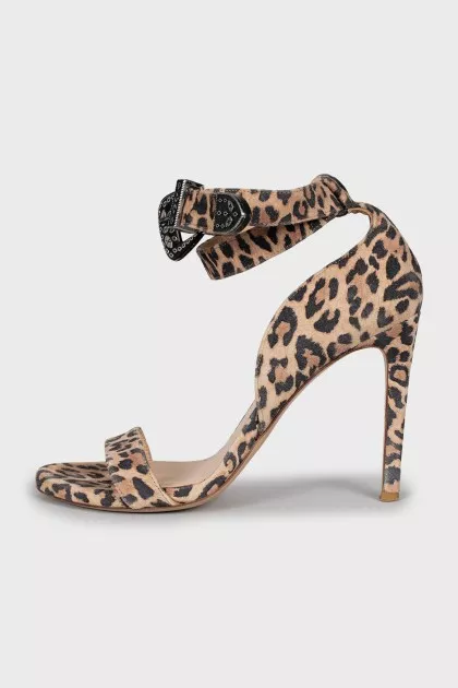 Leather sandals in leopard print