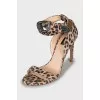 Leather sandals in leopard print