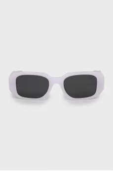 Sunglasses with purple frame