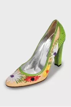 Raffia shoes with embroidery