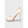 Leather open toe heeled shoes