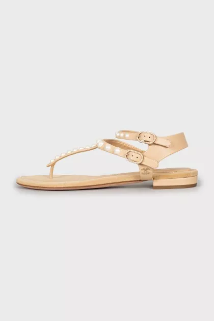 Leather sandals with beads