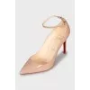 Beige patent leather heeled shoes