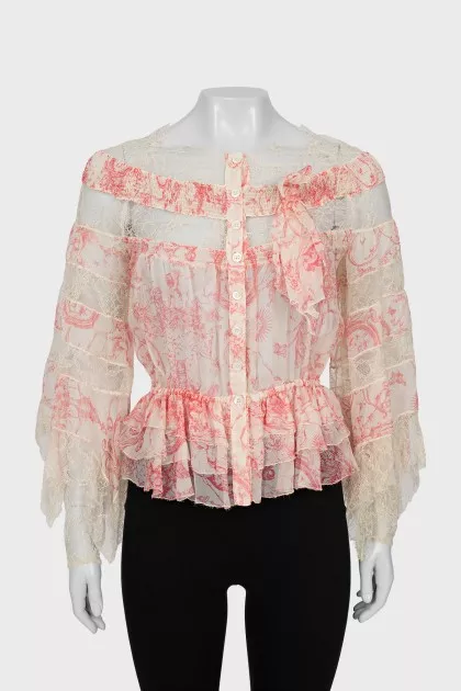 Button-down blouse decorated with lace