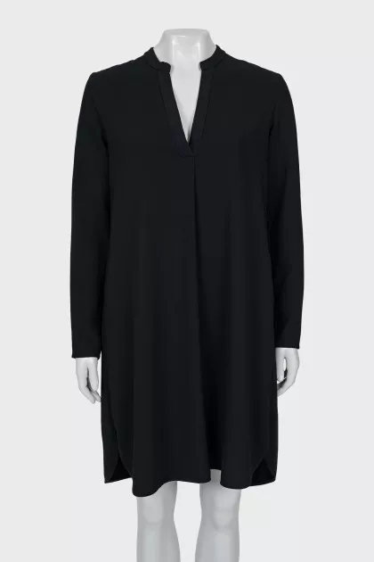 Straight dress with v-neck