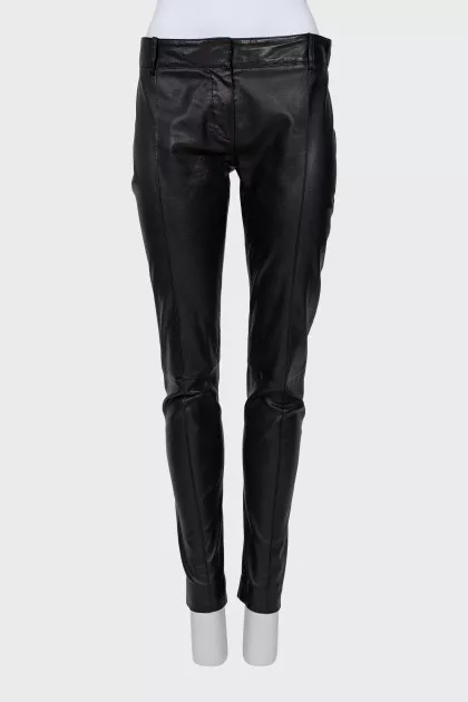 Trousers with front seams