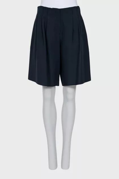 Blue shorts with pockets