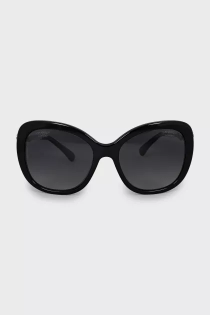 Sunglasses with beads on the temples