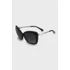 Sunglasses with beads on the temples