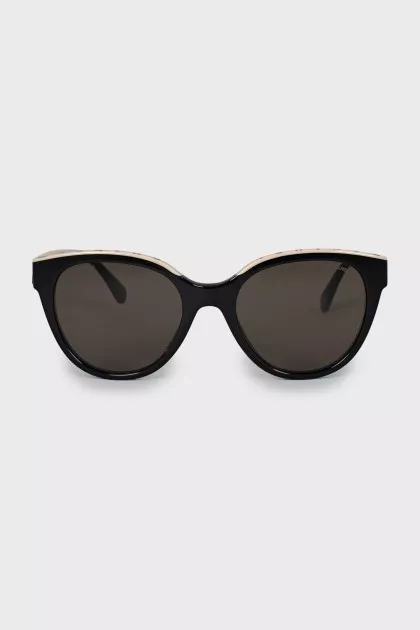 Sunglasses with branded frames