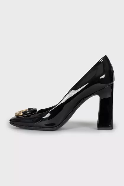 Leather shoes with trapezoid heels