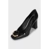 Leather shoes with trapezoid heels
