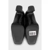 Leather shoes with trapezoid heels