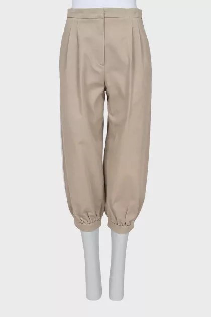 Cropped trousers with buttons