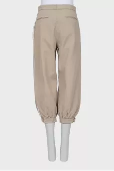 Cropped trousers with buttons