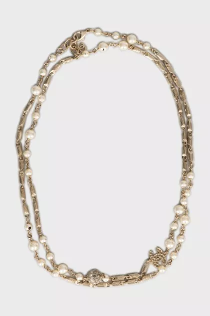 Necklace with beads and crystals
