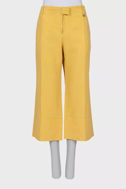 Cropped trousers in yellow