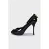 Patent leather open toe shoes