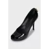 Patent leather open toe shoes