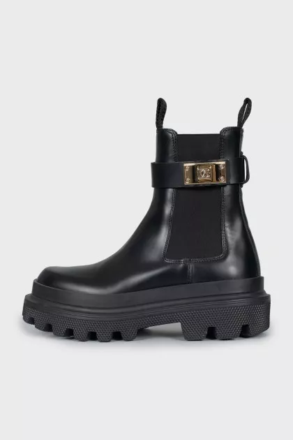 Leather boots with decor