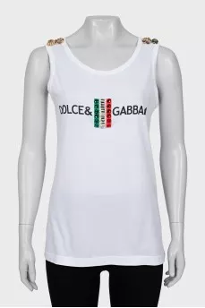 T-shirt decorated with brooches