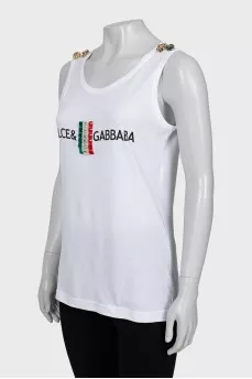 T-shirt decorated with brooches