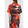 Shirt with a short sleeve with a tag