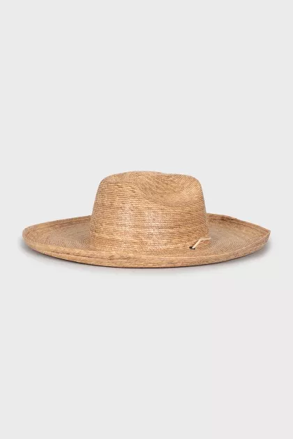 Шляпа из пальмовых листьев