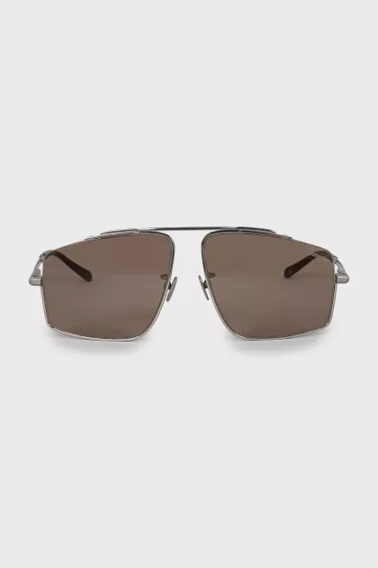 Sunglasses with brown lenses